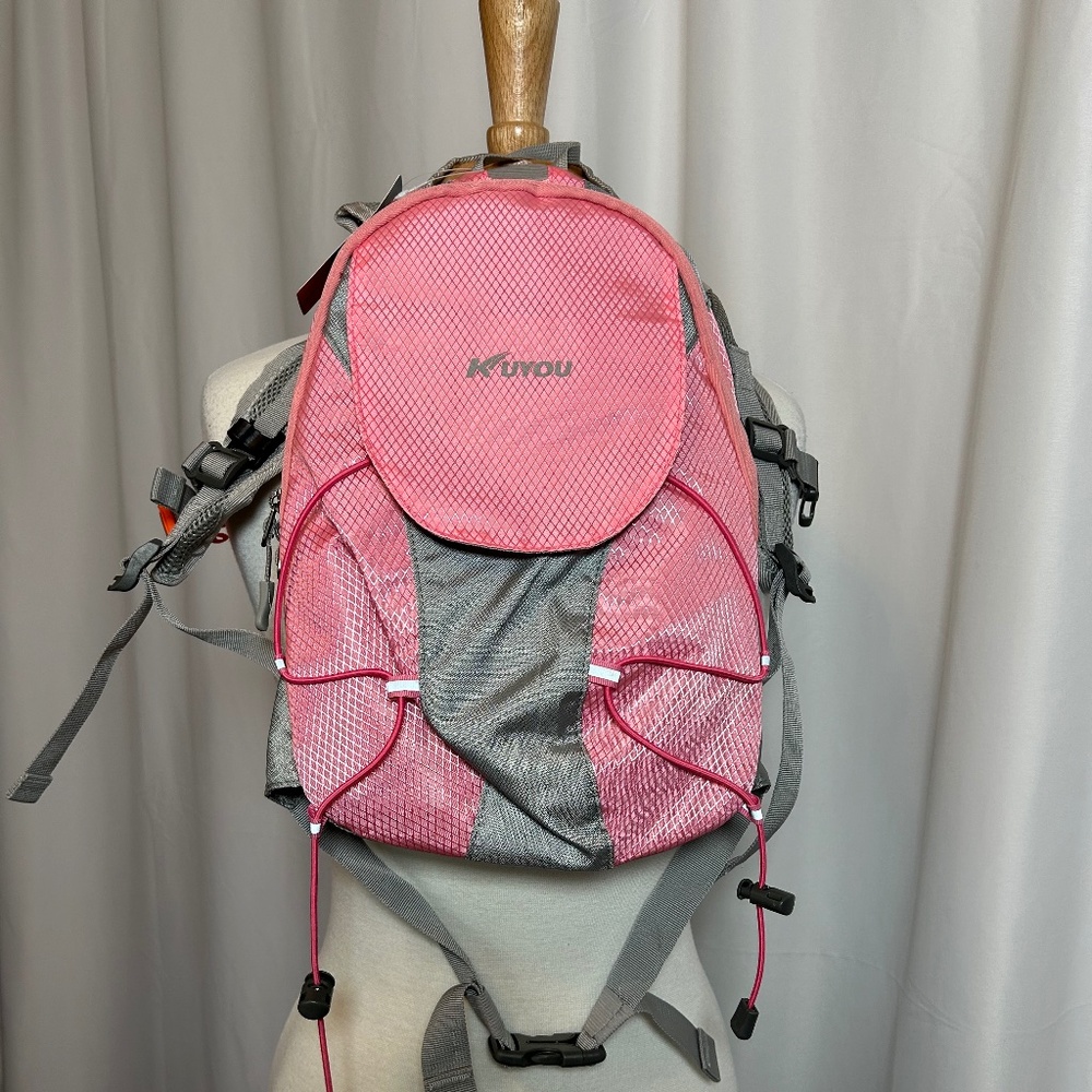 NWT KUYOU KIDS PINK AND GRAY HYDRATION PACK WITH A 1.5L HYDRATION BLADDER